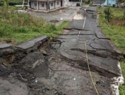 Jalan Ambles di Jalur Pejawaran-Batur, Banjarnegara Ditutup Total