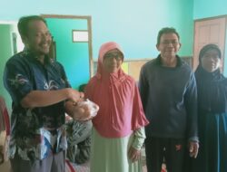 Pembagian PMT untuk para lansia di Dusun 3 suren, Desa Ambal