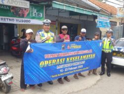 Satlantas Polres Pekalongan Sosialisasikan dan Edukasi Tertib Berlalu Lintas kepada Pengunjung Pasar dan Juru Parkir