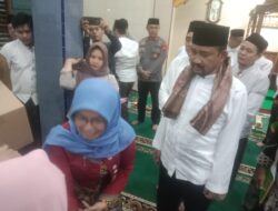 Bupati Pemalang Salurkan Santunan dan Bantuan Sosial di Kecamatan Ampelgading dalam acara taraweh Keliling.