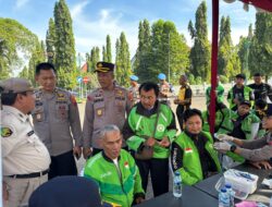 Polres Pekalongan Gelar Bakti Kesehatan untuk Pengemudi Ojek dalam Rangka HUT Bhayangkara ke-79*