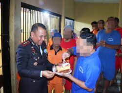 *AKBP Doni Berbagi Kue Ulang Tahun Bersama Tahanan, Warnai Momen Hari Bhayangkara Ke-79 di Polres Pekalongan*