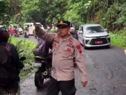“Akses Kajen–Paninggaran Sempat Lumpuh Akibat Longsor, Arus Lalu Lintas Kini Kembali Normal”