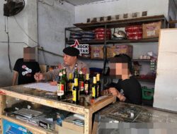 Dua Warung di Karangdadap dan Kedungwuni Dirazia, Sat Samapta Polres Pekalongan Sita 23 Botol Miras Ilegal