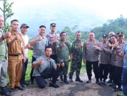 Kapolres Pekalongan Tinjau Jembatan Rusak di Kandangserang, Akses Vital Pelajar Terancam