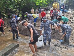 LANAL TEGAL BERGERAK CEPAT BANTU PENANGGULANGAN BENCANA BANJIR BANDANG DI KAWASAN WISATA GUCI