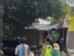 Monyet Ekor Panjang Resahkan Warga Jrebengkembang, Bhabinkamtibmas Turun Tangan Pasang Kandang Jebakan