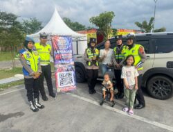Polres Pekalongan Sosialisasikan Layanan SIPOLAN Polda Jateng di 70 Titik Jalur Mudik