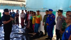 Polisi Kawal Evakuasi dan Penyerahan 15 ABK Korban Kapal Tenggelam di Perairan Batang